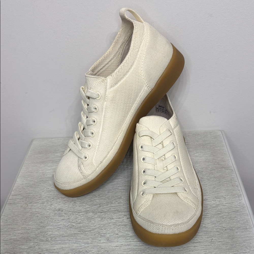 Vionic Women’s Winny Knit Ivory white Slip On Lace up Sneakers Size 7.5
